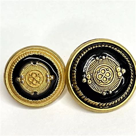 how to identify Chanel buttons